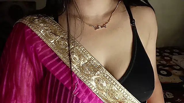 Snapshot of shuhana_ chatting on 10.03.25 shuhana online show from 10.03.25