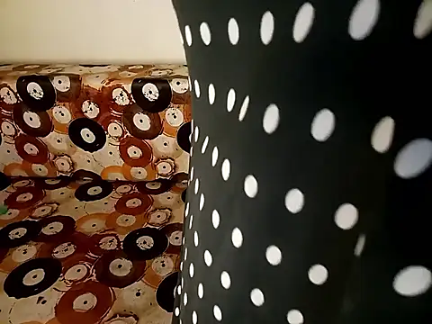 Snapshot of shuhana_ chatting on 10.11.25 shuhana online show from 10.11.25