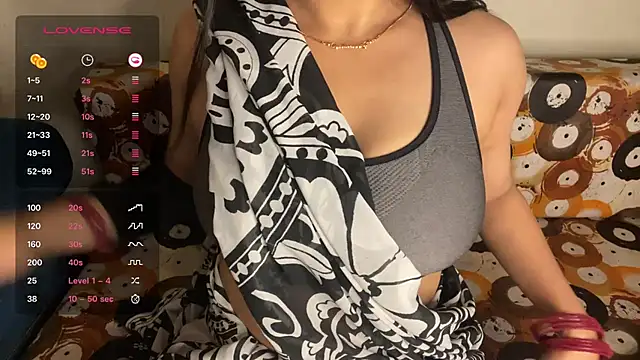 Snapshot of shuhana_ chatting on 10.21.25 shuhana online show from 10.21.25