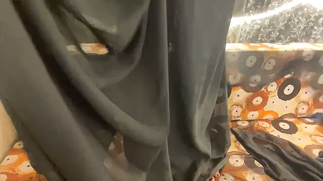 Snapshot of shuhana_ chatting on 11.13.25 shuhana online show from 11.13.25