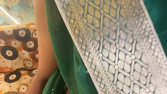 Snapshot of shuhana_ chatting on 11.27.25 shuhana online show from 11.27.25