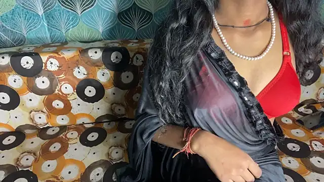 Snapshot of shuhana_ chatting on 11.30.25 shuhana online show from 11.30.25