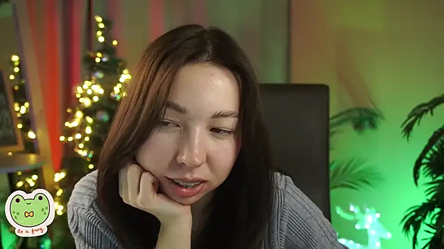 Snapshot of Sarah_Son chatting on 12.31.24 Sarah Son online show from 12.31.24