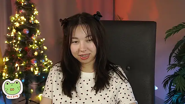 Snapshot of Sarah_Son chatting on 01.05.25 Sarah Son online show from 01.05.25