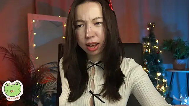 Snapshot of Sarah_Son chatting on 01.11.25 Sarah Son online show from 01.11.25