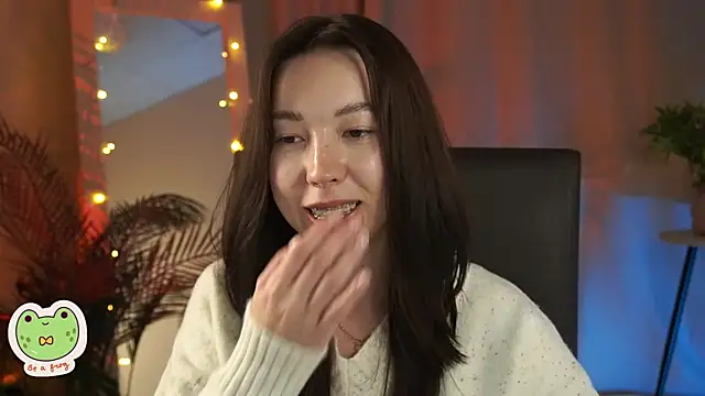 Snapshot of Sarah_Son chatting on 01.12.25 Sarah Son online show from 01.12.25