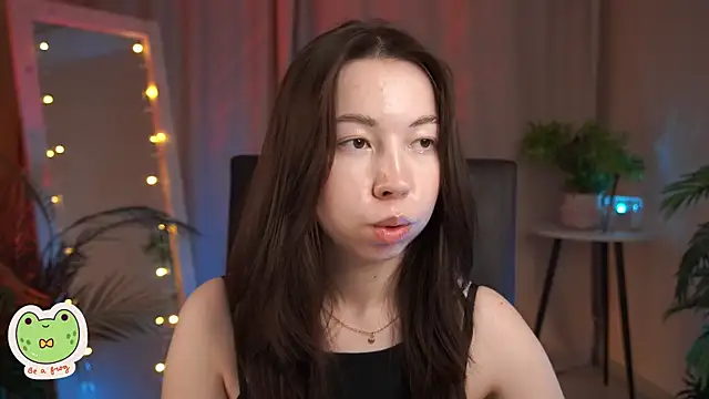 Snapshot of Sarah_Son chatting on 01.26.25 Sarah Son online show from 01.26.25