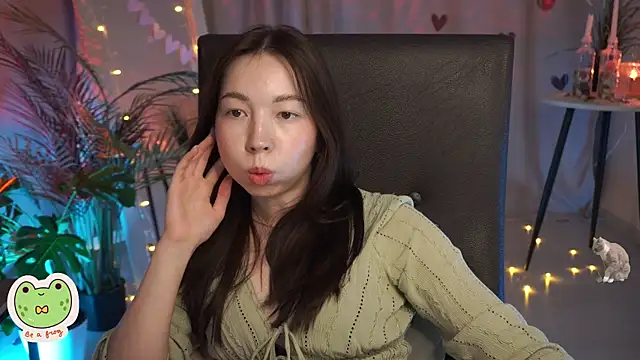 Snapshot of Sarah_Son chatting on 02.18.25 Sarah Son online show from 02.18.25