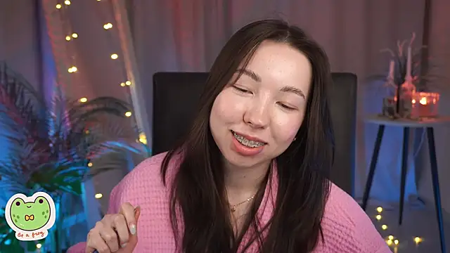 Snapshot of Sarah_Son chatting on 02.21.25 Sarah Son online show from 02.21.25
