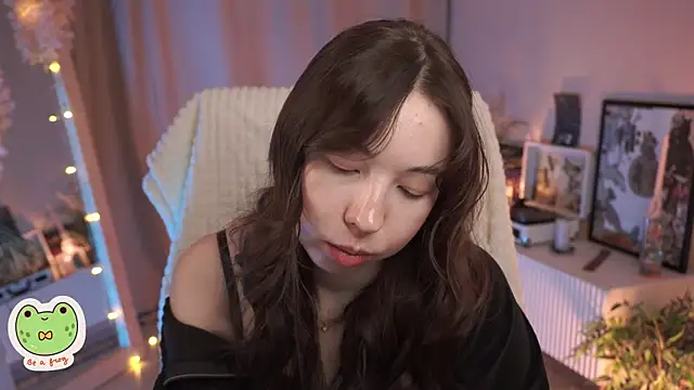 Snapshot of Sarah_Son chatting on 03.17.25 Sarah Son online show from 03.17.25
