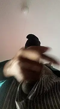 Snapshot of Gifttheskimaskboy chatting on 03.18.25 Gifttheskimaskboy online show from 03.18.25