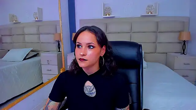 AnnyThompson  online show from 11.07.25