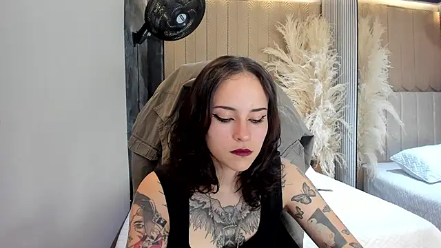 AnnyThompson  online show from 04.18.26