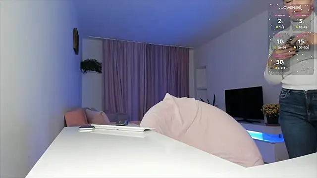 Snapshot of xqueenyasmine chatting on 12.11.24 xqueenyasmine online show from 12.11.24