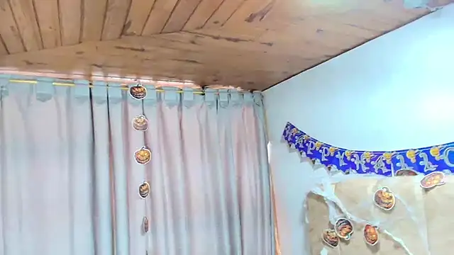 Snapshot of Zoe_Curvy chatting on 11.03.25 Zoe Curvy online show from 11.03.25