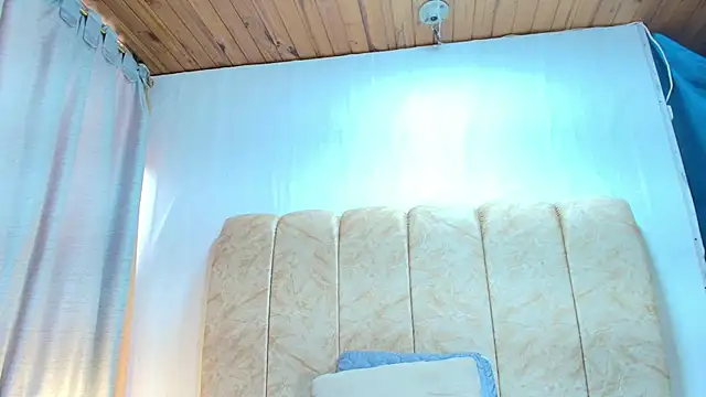 Snapshot of Zoe_Curvy chatting on 11.09.25 Zoe Curvy online show from 11.09.25