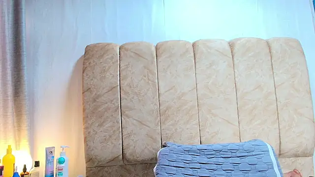 Snapshot of Zoe_Curvy chatting on 01.14.26 Zoe Curvy online show from 01.14.26