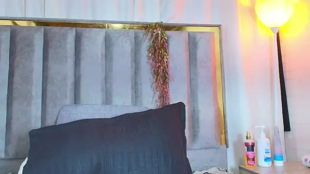 Snapshot of Zoe_Curvy chatting on 02.07.26 Zoe Curvy online show from 02.07.26