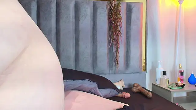 Snapshot of Zoe_Curvy chatting on 02.14.26 Zoe Curvy online show from 02.14.26