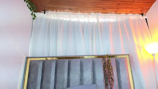 Snapshot of Zoe_Curvy chatting on 02.16.26 Zoe Curvy online show from 02.16.26