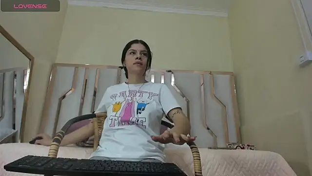 Snapshot of TifanyChill chatting on 01.29.25 TifanyChill online show from 01.29.25