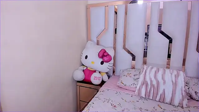 Snapshot of TifanyChill chatting on 10.07.25 TifanyChill online show from 10.07.25