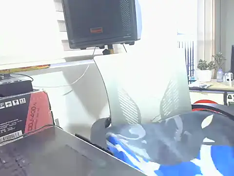 Snapshot of dirtytw0230 chatting on 12.20.25 dirtytw0230 online show from 12.20.25