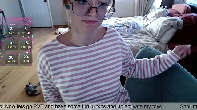 Snapshot of Plantbabeee chatting on 10.08.25 Plantbabeee online show from 10.08.25