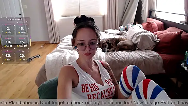 Snapshot of Plantbabeee chatting on 12.04.25 Plantbabeee online show from 12.04.25