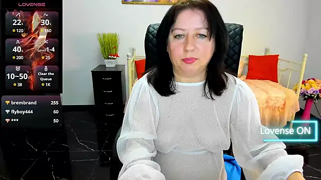Snapshot of Julia_Dean chatting on 03.04.25 Julia Dean online show from 03.04.25