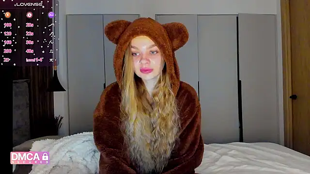 Snapshot of Molly_sweetie chatting on 12.17.25 Molly sweetie online show from 12.17.25