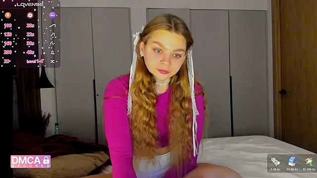 Snapshot of Molly_sweetie chatting on 12.20.25 Molly sweetie online show from 12.20.25