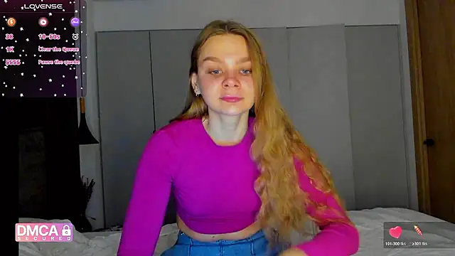 Snapshot of Molly_sweetie chatting on 12.21.25 Molly sweetie online show from 12.21.25