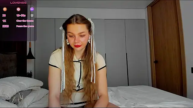 Snapshot of Molly_sweetie chatting on 02.15.26 Molly sweetie online show from 02.15.26