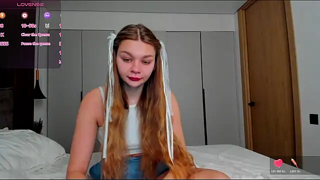 Snapshot of Molly_sweetie chatting on 02.19.26 Molly sweetie online show from 02.19.26