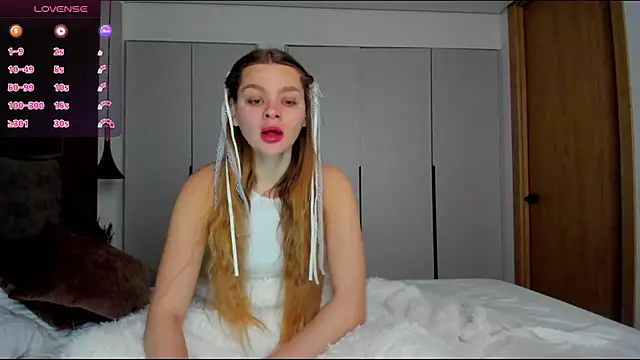 Snapshot of Molly_sweetie chatting on 02.23.26 Molly sweetie online show from 02.23.26