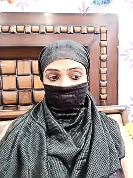 Snapshot of Yours-Bebo chatting on 01.07.25 Yours-Bebo online show from 01.07.25