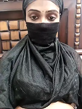 Snapshot of Yours-Bebo chatting on 01.08.25 Yours-Bebo online show from 01.08.25