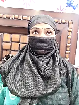 Snapshot of Yours-Bebo chatting on 01.18.25 Yours-Bebo online show from 01.18.25