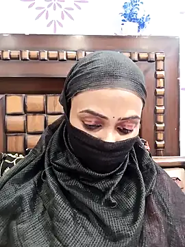 Snapshot of Yours-Bebo chatting on 01.24.25 Yours-Bebo online show from 01.24.25