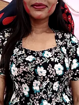 Snapshot of Yours-Bebo chatting on 03.14.25 Yours-Bebo online show from 03.14.25