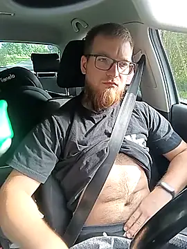 Snapshot of Sweet_bear69 chatting on 09.15.25 Sweet bear69 online show from 09.15.25