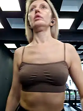 Snapshot of Miss____Mia_ chatting on 02.01.25 Miss    Mia  online show from 02.01.25