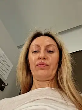 Snapshot of Miss____Mia_ chatting on 02.22.25 Miss    Mia  online show from 02.22.25