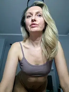 Snapshot of Miss____Mia_ chatting on 03.05.25 Miss    Mia  online show from 03.05.25