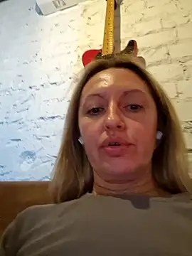 Snapshot of Miss____Mia_ chatting on 09.28.25 Miss    Mia  online show from 09.28.25