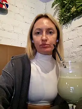 Snapshot of Miss____Mia_ chatting on 10.02.25 Miss    Mia  online show from 10.02.25