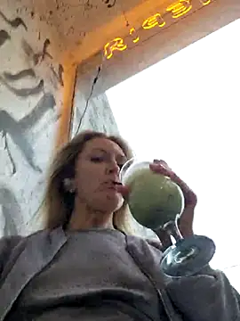 Snapshot of Miss____Mia_ chatting on 10.13.25 Miss    Mia  online show from 10.13.25