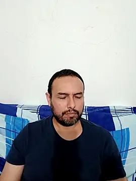 Snapshot of ElSunEagle chatting on 10.10.25 ElSunEagle online show from 10.10.25