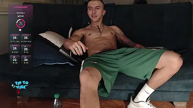 Snapshot of rogert_xx chatting on 01.21.25 rogert xx online show from 01.21.25